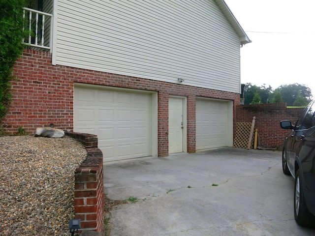 5534 Carlyle Ave, Russellville, TN 37860 - garage featuring concrete driveway
