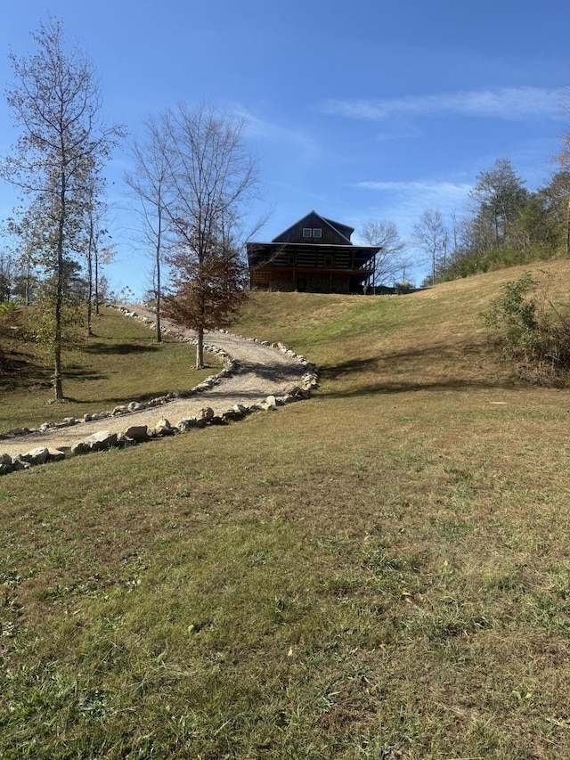 view of yard with a rural view and an outdoor structure