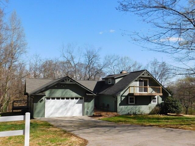 view of front facade featuring a garage