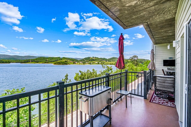 314 Sandpiper Ln, Bean Station, TN 37708 - balcony featuring a water view
