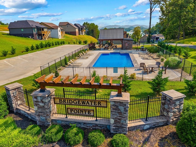 3083 Bridgewater Blvd, Morristown, TN 37814 - community pool featuring a patio area, a mountain view, and a residential view
