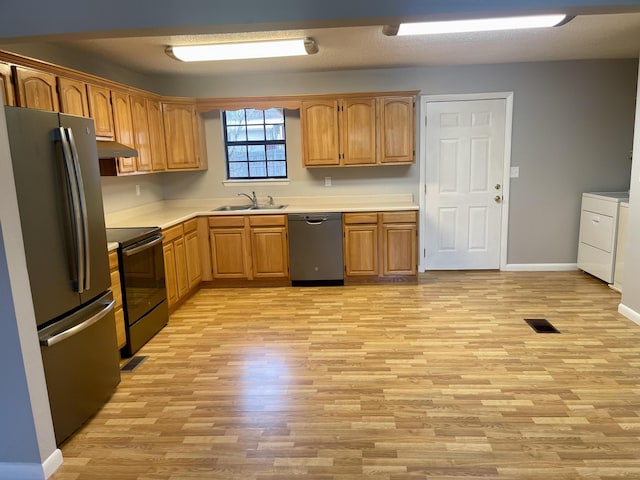 kitchen with sink, washer / clothes dryer, light hardwood / wood-style floors, a textured ceiling, and appliances with stainless steel finishes