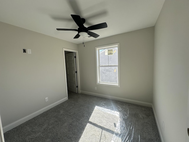 carpeted empty room featuring ceiling fan