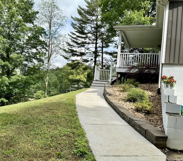 2466 Kidwell Ridge Rd, Morristown, TN 37814 - view of green lawn featuring a porch