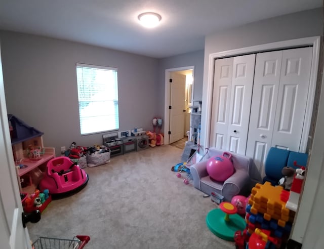 recreation room featuring carpet floors