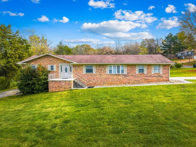 ranch-style home featuring a front lawn