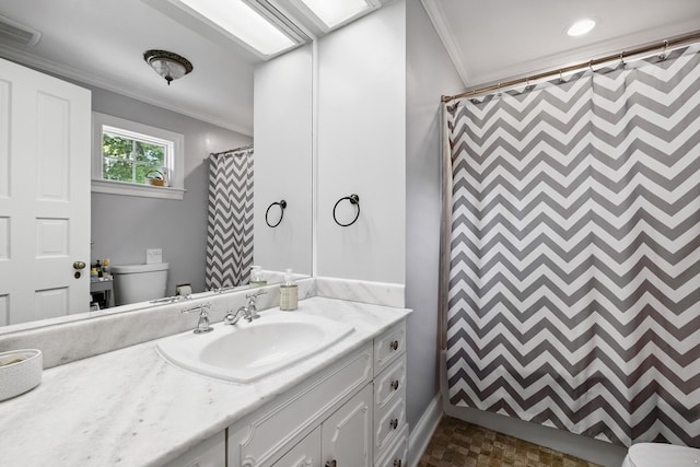 1442 Darbee Dr, Morristown, TN 37814 - full bathroom featuring crown molding, vanity, and curtained shower