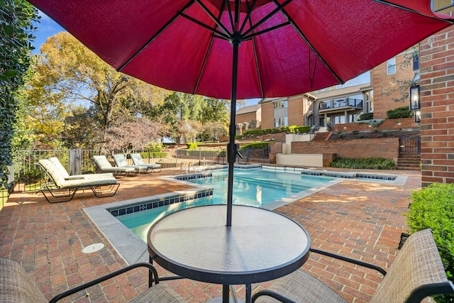 1442 Darbee Dr, Morristown, TN 37814 - community pool with a patio area and a hot tub