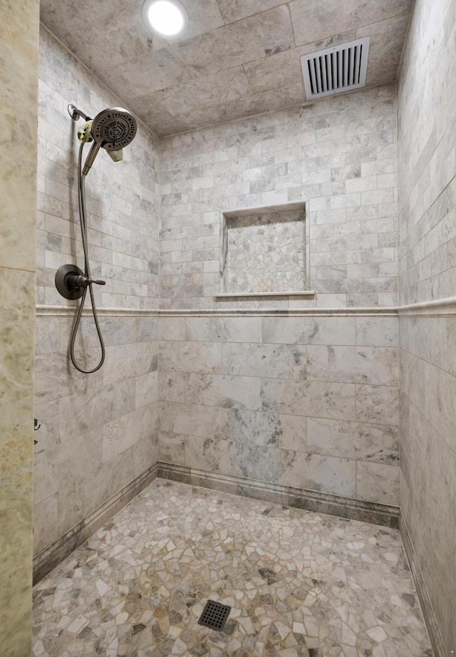 1442 Darbee Dr, Morristown, TN 37814 - bathroom featuring tiled shower