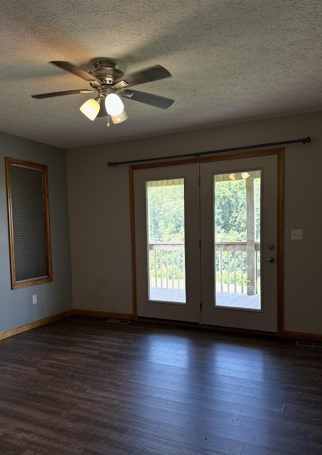 639 Mcguire Rd, New Market, TN 37820 - spare room featuring wood finished floors, a textured ceiling, and a ceiling fan