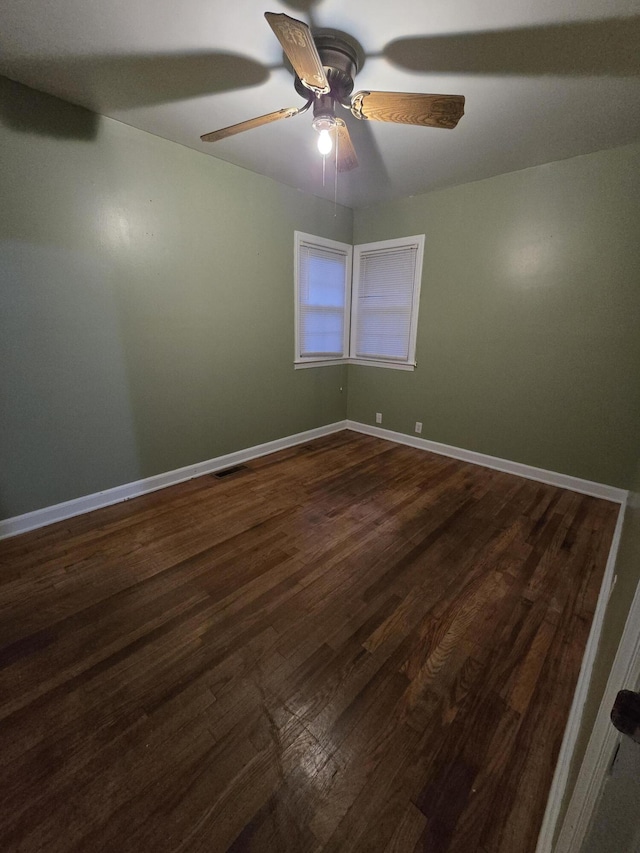 empty room featuring dark hardwood / wood-style floors and ceiling fan