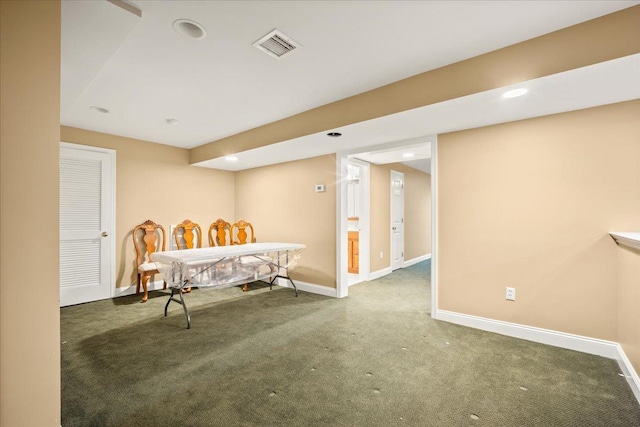 sitting room featuring carpet