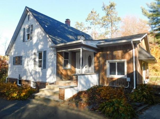 view of front of house featuring a porch