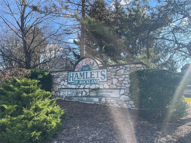 view of community / neighborhood sign