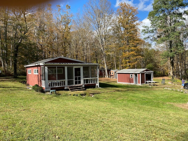 view of yard with an outdoor structure