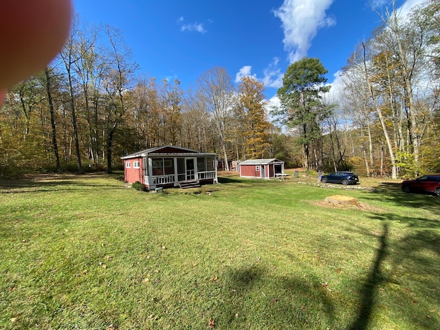 view of yard with a shed