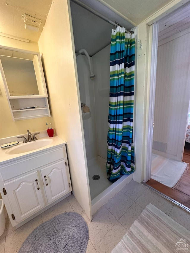 bathroom featuring curtained shower and vanity