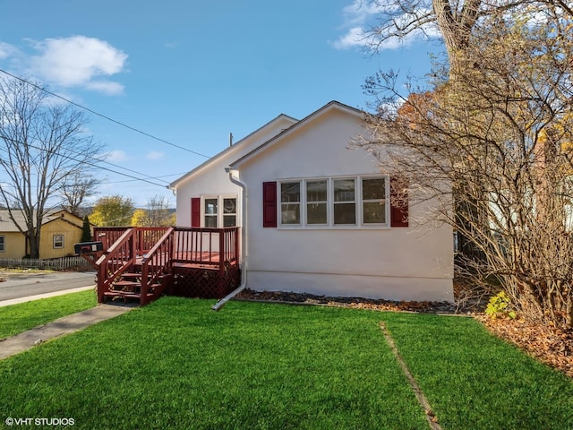 view of front facade featuring a front yard