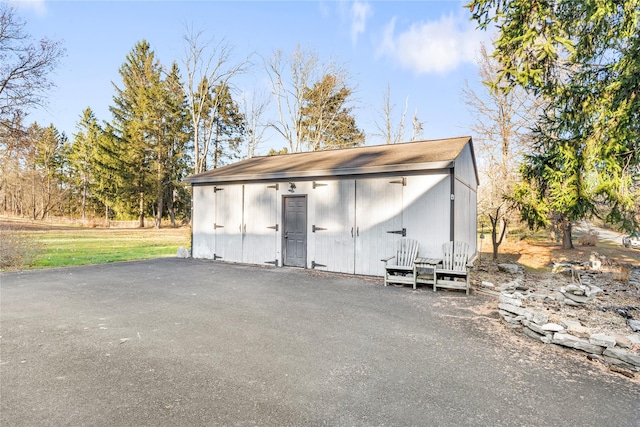 view of outbuilding