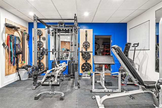 exercise room featuring a drop ceiling