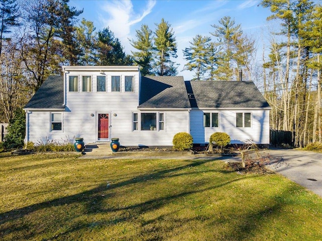 view of front of home with a front lawn