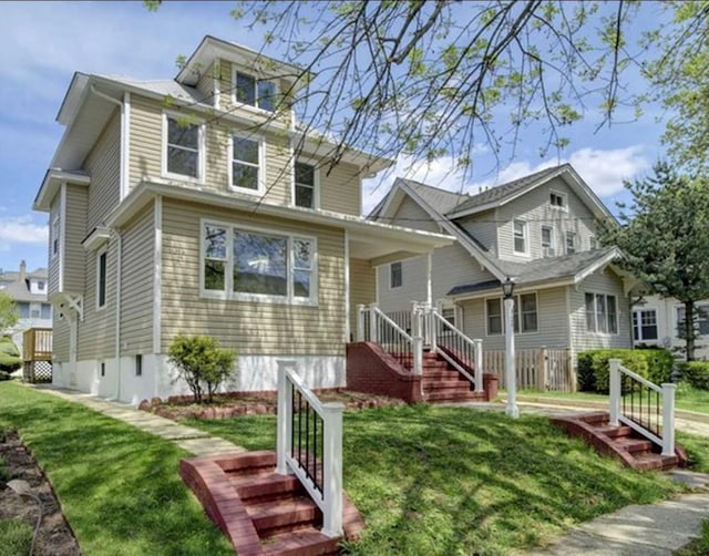 view of front of house featuring a front yard