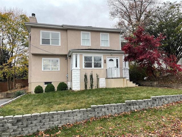 view of front of property featuring a front yard