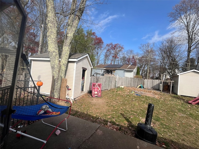 view of yard with a storage unit