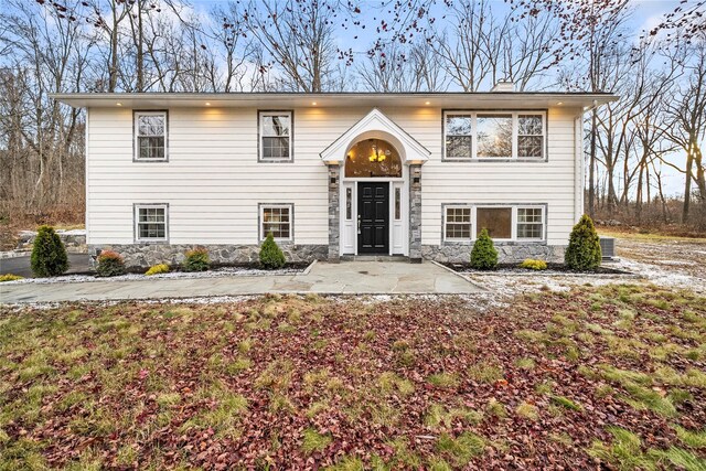 split foyer home featuring cooling unit