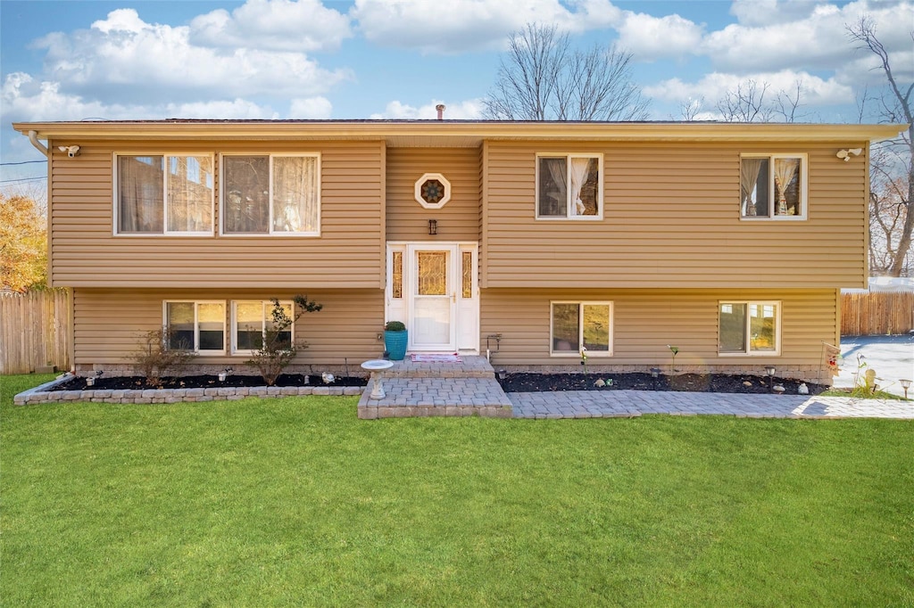 bi-level home featuring a front yard