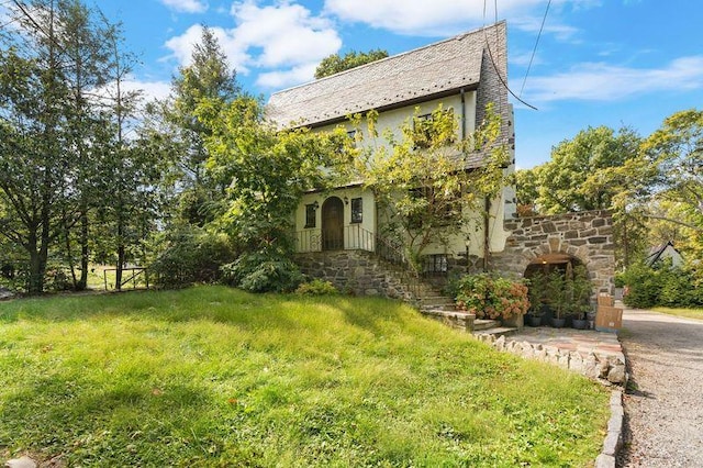 view of front of home with a front yard