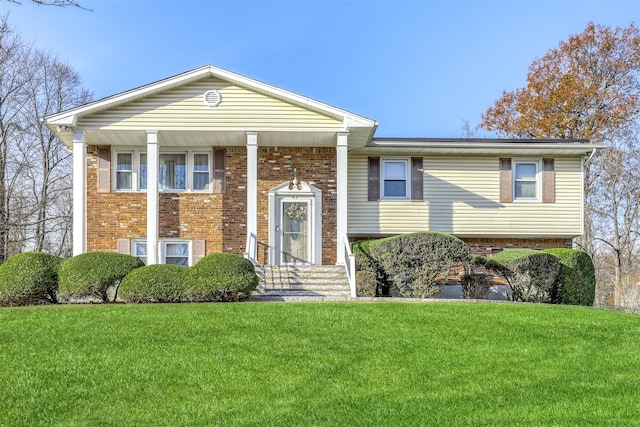 view of front of home with a front lawn