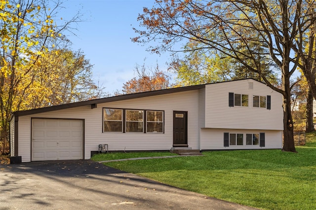 view of front of house featuring a front yard and a garage