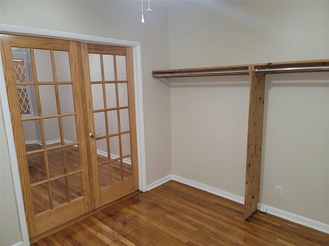 walk in closet with wood-type flooring