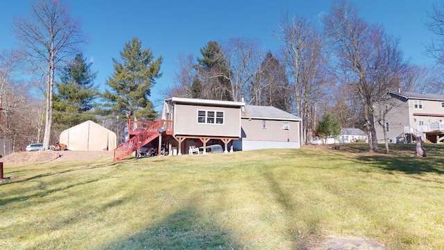 back of house featuring a lawn