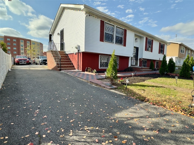 bi-level home with a front yard