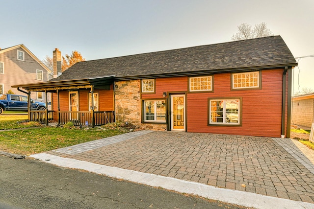 view of front of property with covered porch