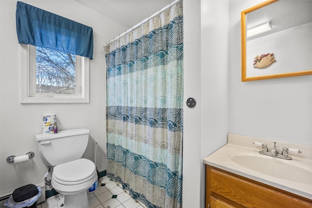 full bath with toilet, curtained shower, and vanity