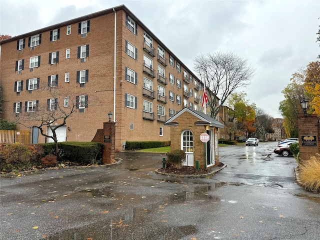 Listing photo 2 for 4 Consulate Dr Unit 2M, Tuckahoe NY 10707