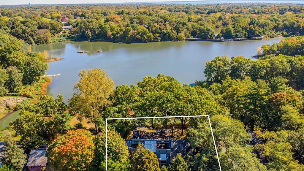 629 Pinebrook Blvd, New Rochelle, NY 10804 - aerial view with a water view