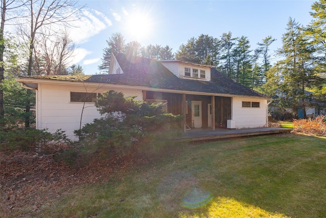 back of house featuring a yard