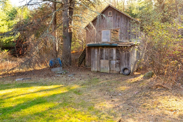 view of outdoor structure with a yard