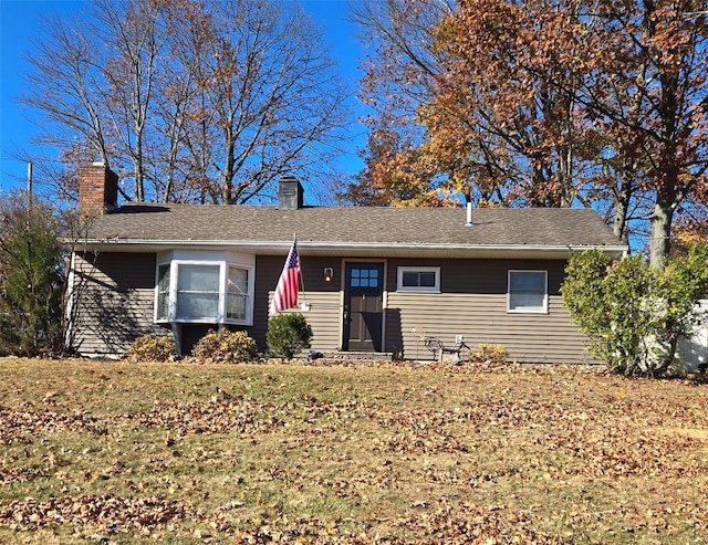 single story home featuring a front lawn