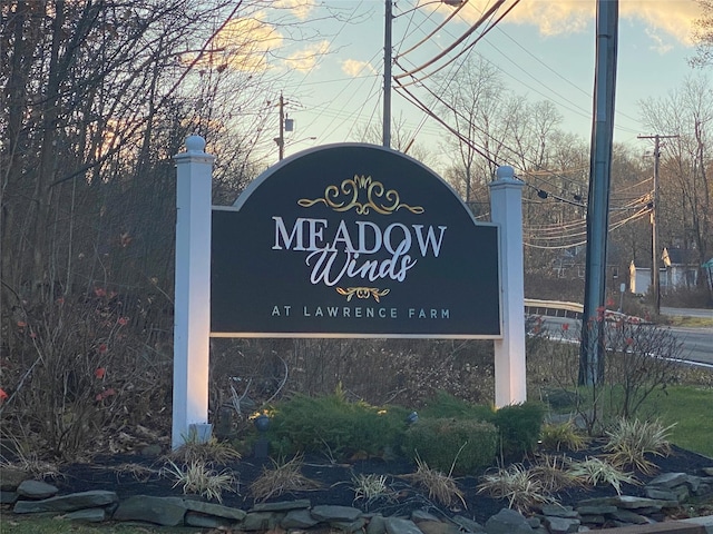 view of community / neighborhood sign