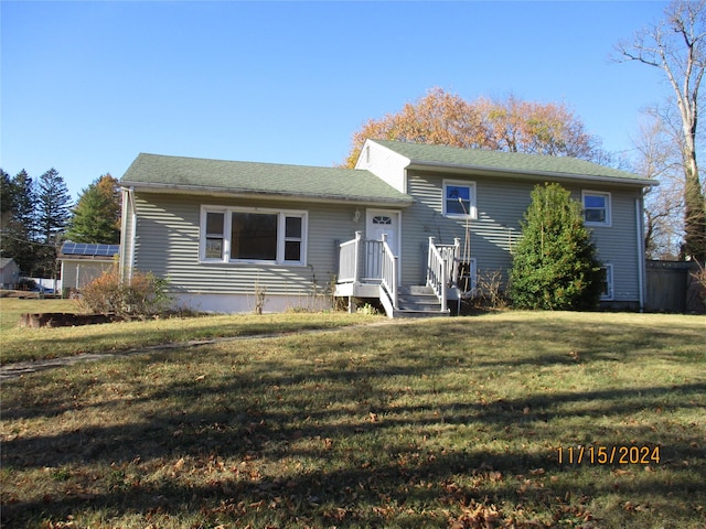 view of front of house with a front yard