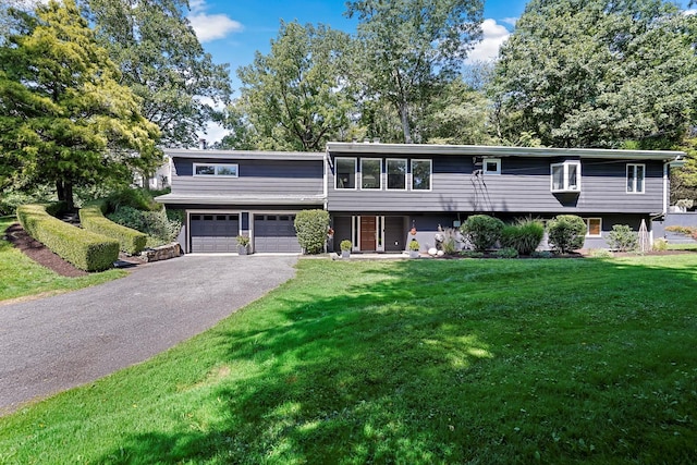 view of front of home featuring a front yard and a garage