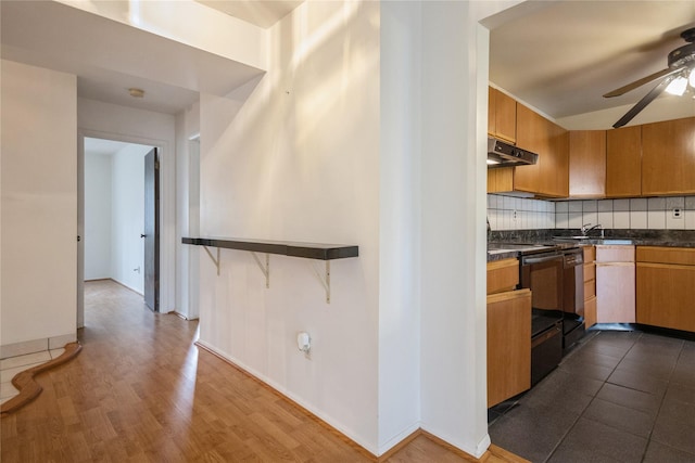 kitchen with backsplash, ceiling fan, black electric range, and dark hardwood / wood-style floors