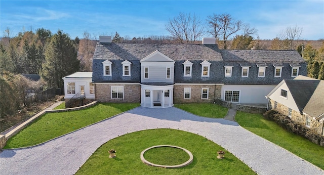 cape cod-style house featuring a front lawn