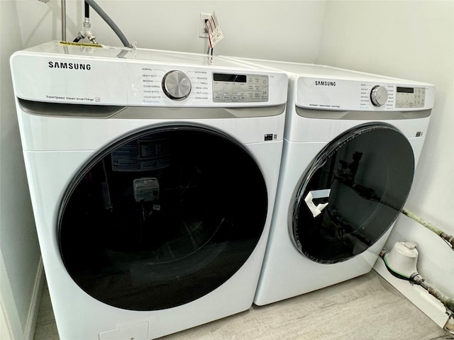 laundry room featuring washer and clothes dryer