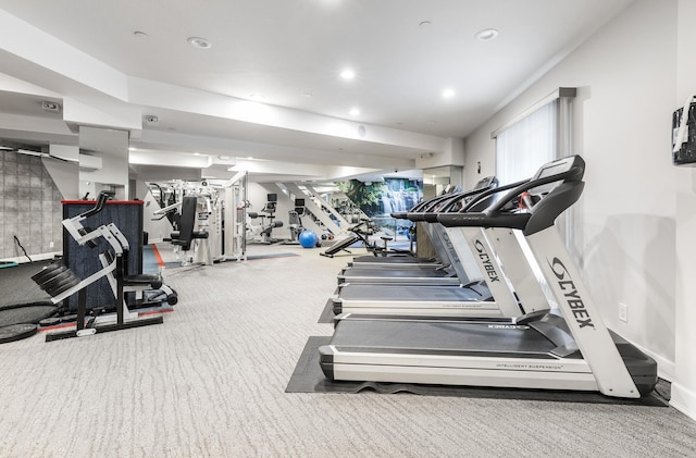 exercise room with carpet flooring